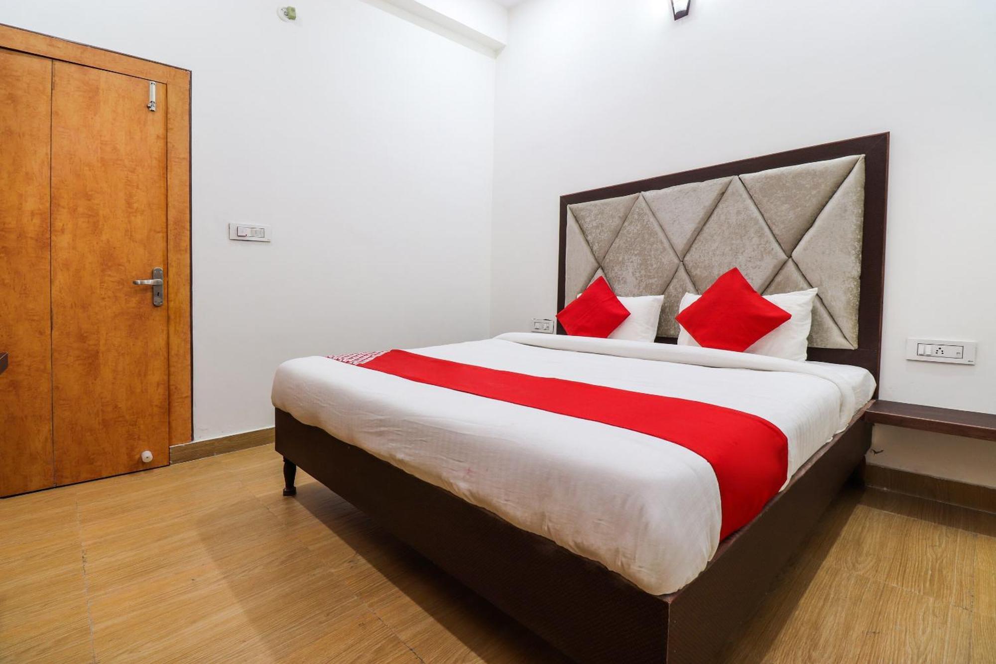 Hotel O Taj Royal Tājganj Eksteriør billede